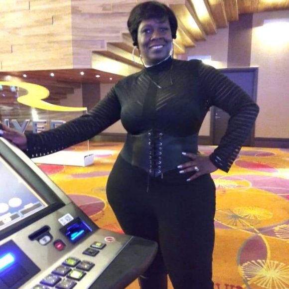 Meet your Posher, Ivy - Picture 2 of 3